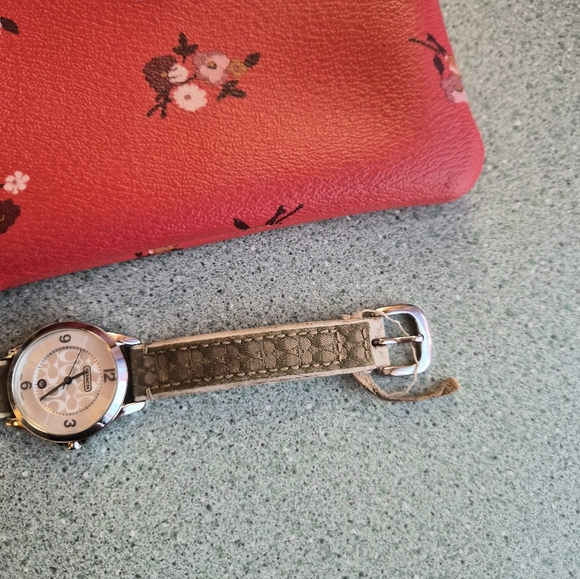 Coach - Picture 3 of 16